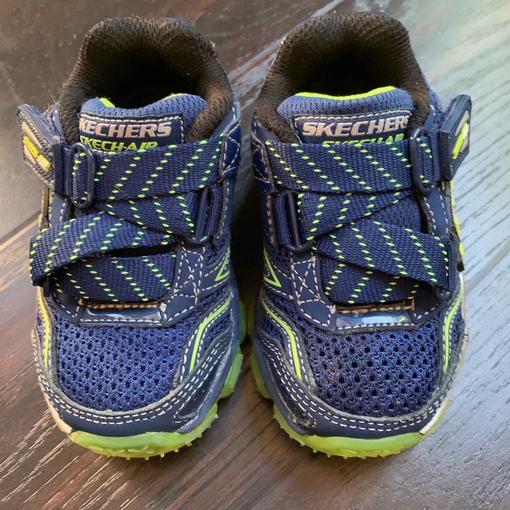 Boys Sz 5 Sketchers